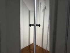 1000x1000x1900 มิลลิเมตร ห้องน้ํามุมที่มีฐาน